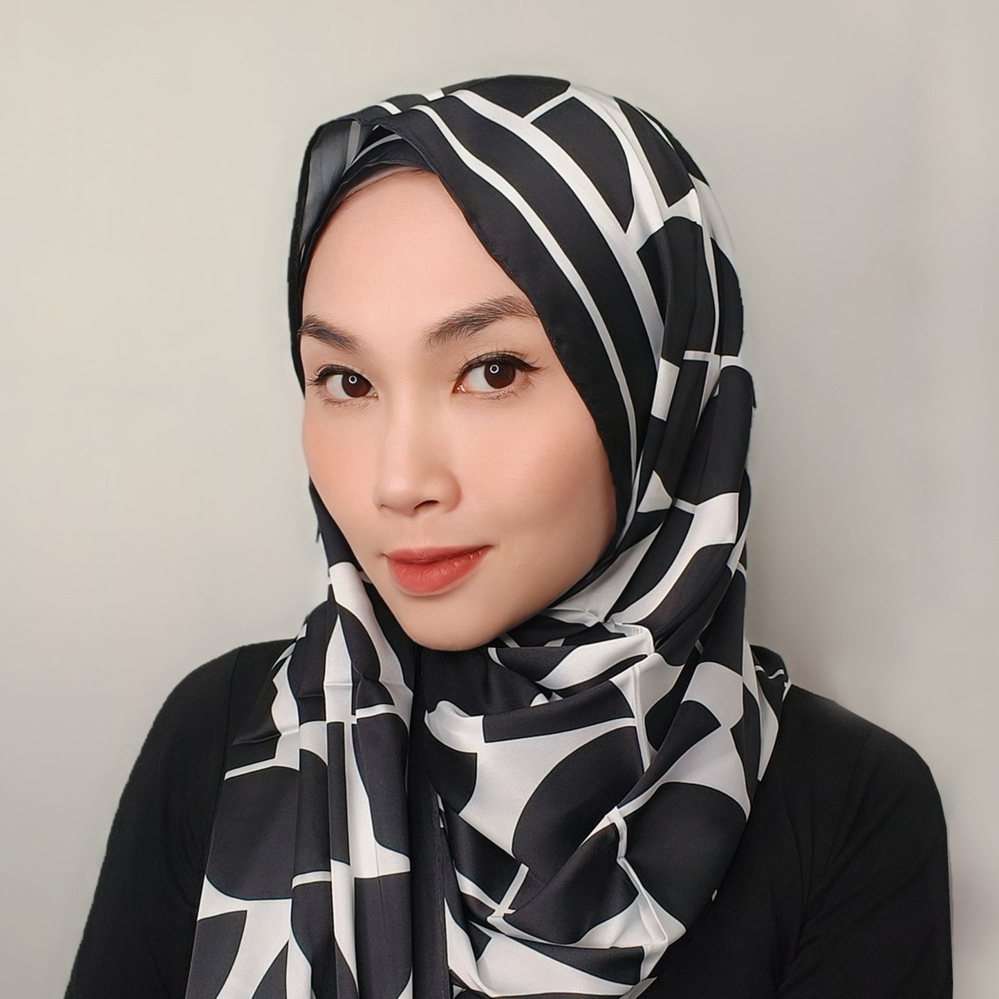 Shawl: Ines Black