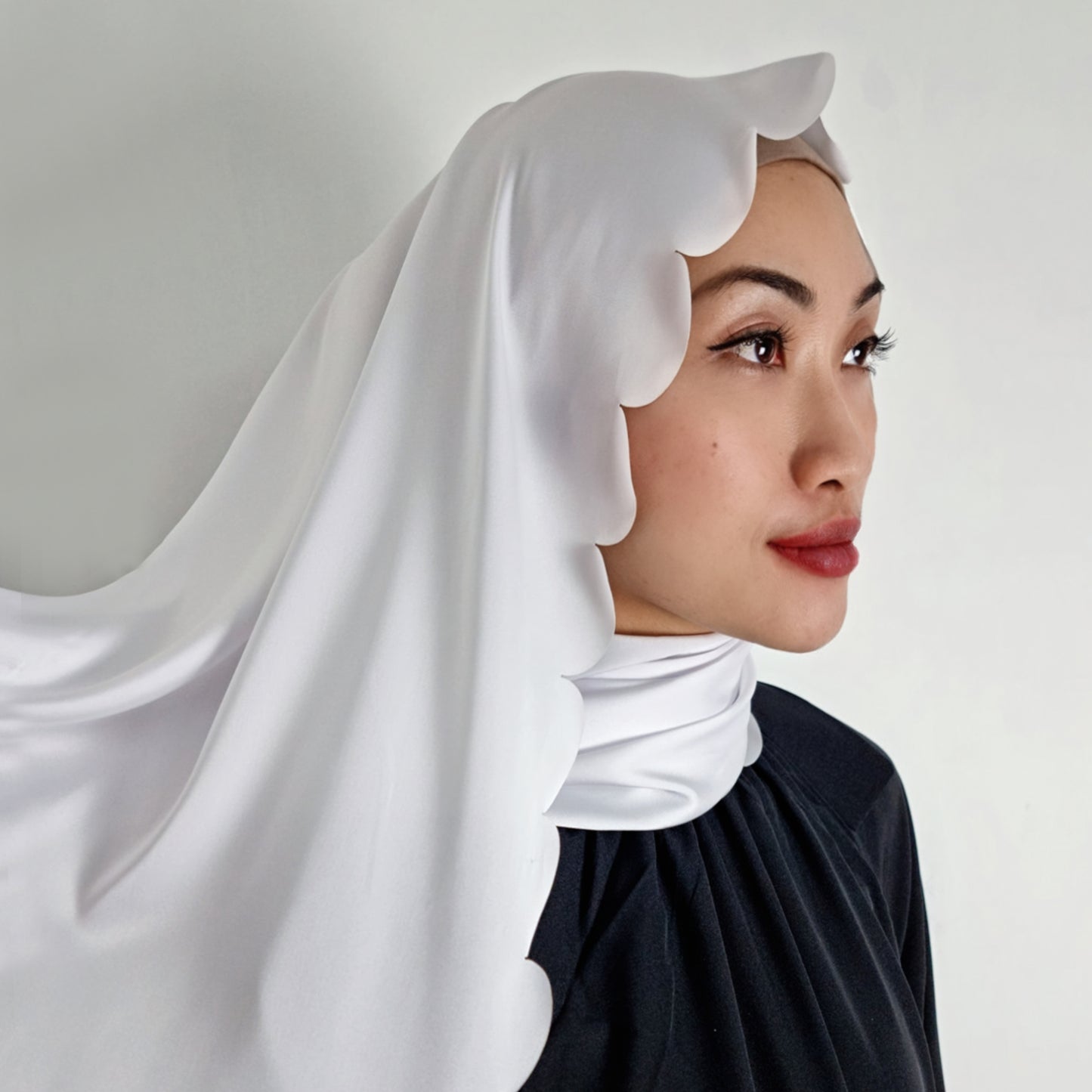 Scallop Shawl: White